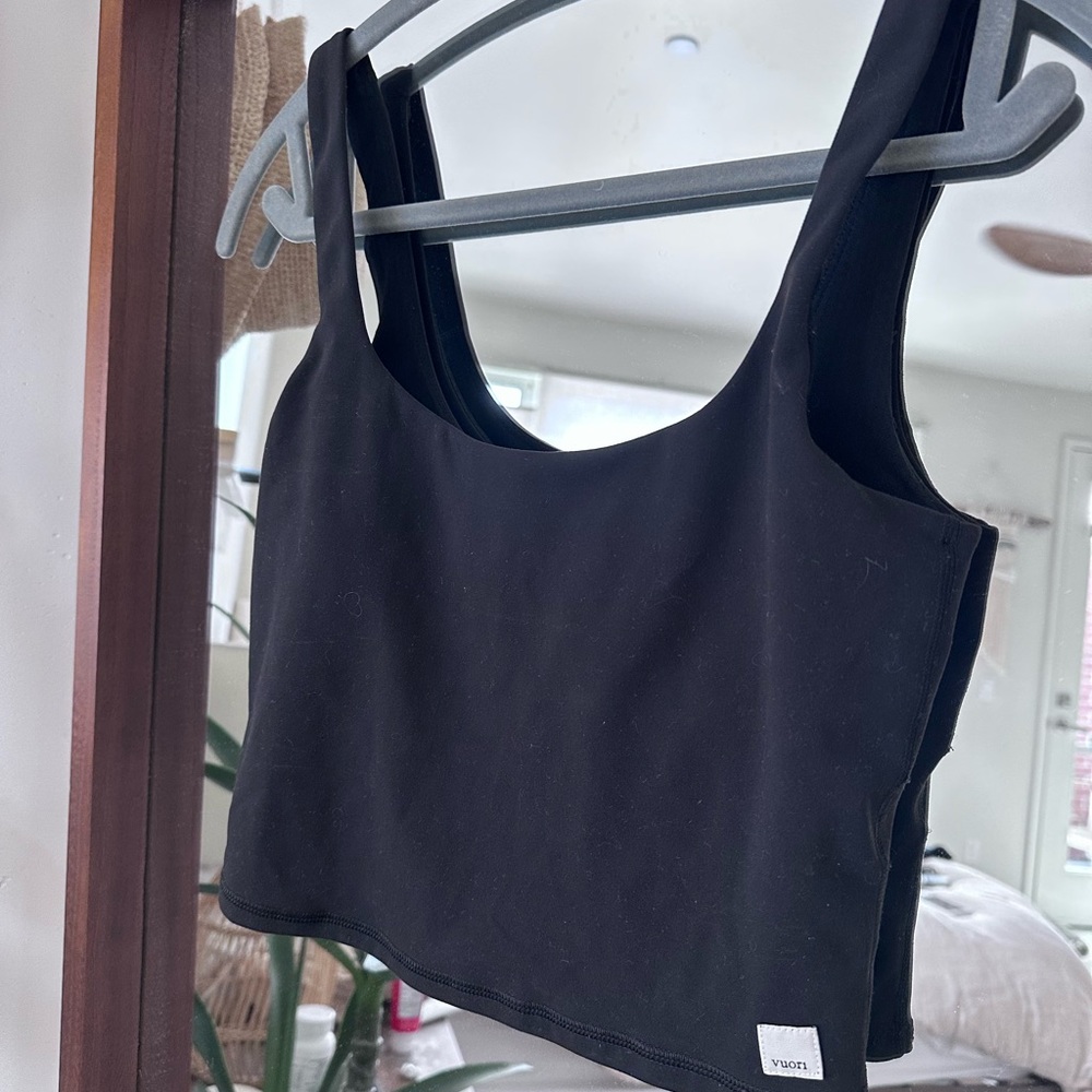 Vuori Black Women's Tank Top Crop